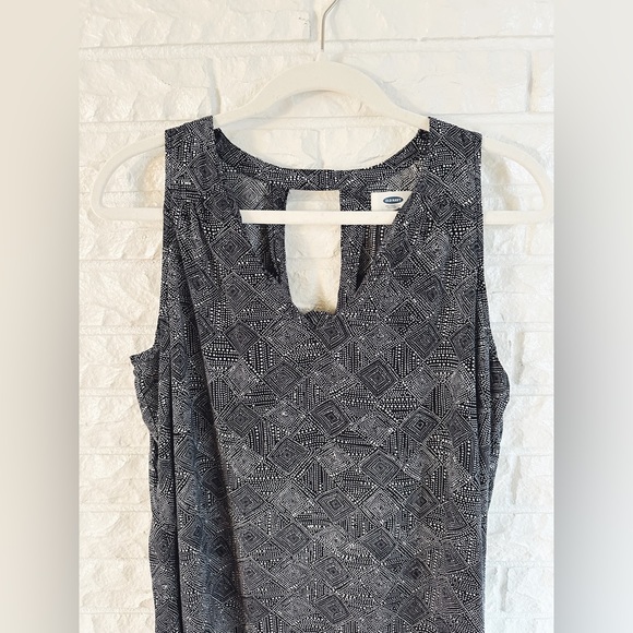 Old Navy Black and White Pattern Dress - Picture 3 of 4